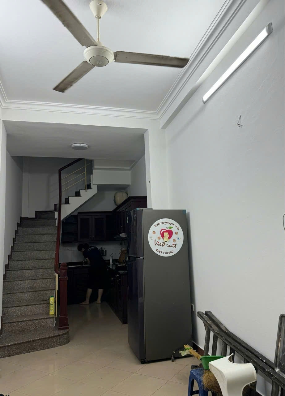 Cho thuê nhà nguyên căn Nguyễn Đình Chiểu Hai Bà Trưng 30m2x4 tầng2 ngủ khép kín.
