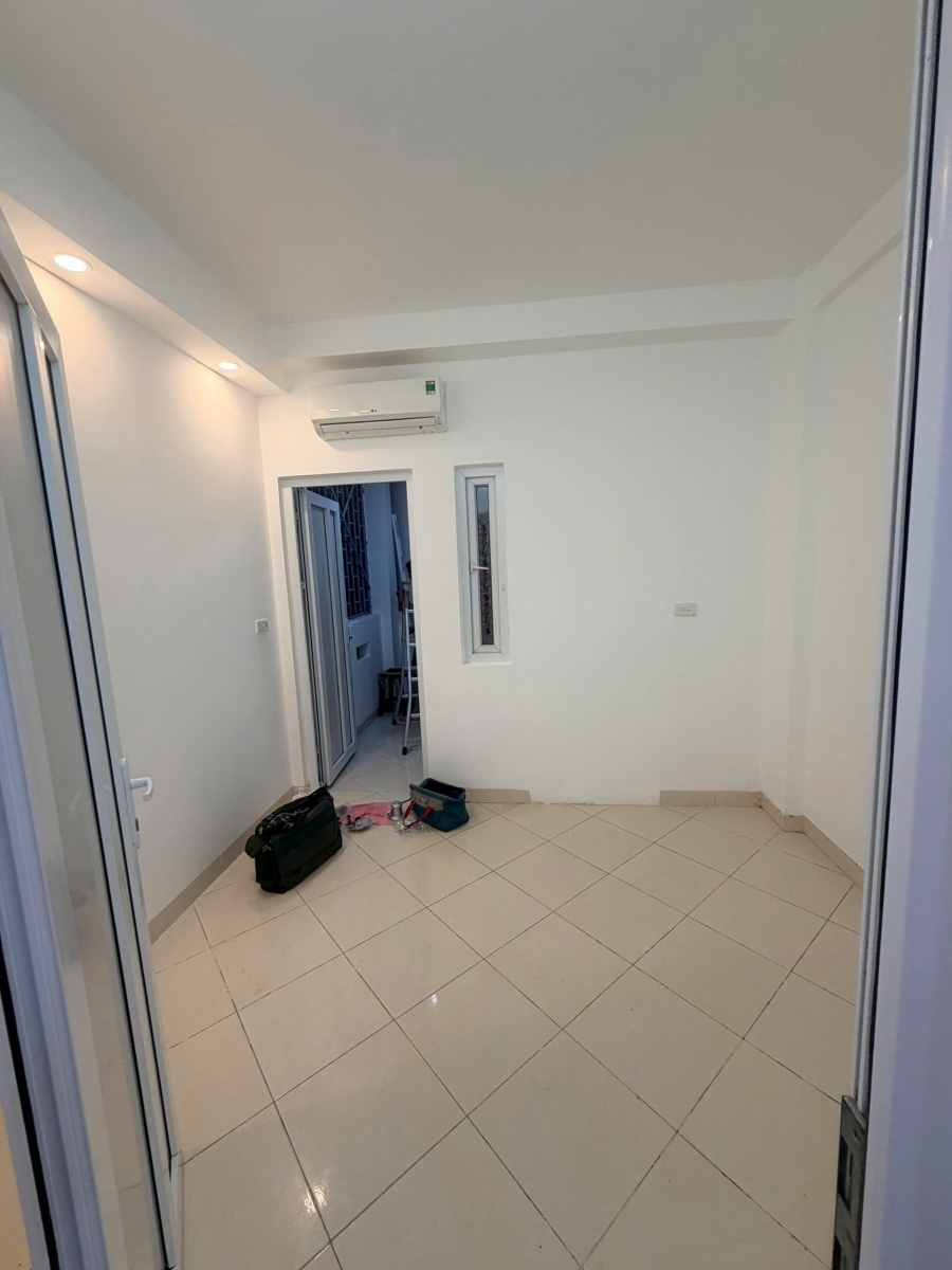 Cho thuê nhà nguyên căn Phố Đặng Văn Ngữ 40m² x 5 tầng 4PN 4 WC 14.5tr