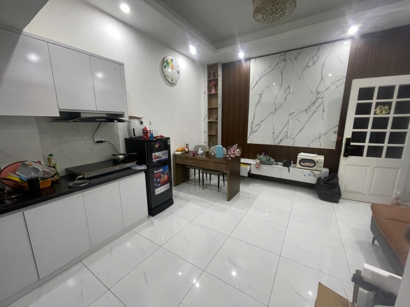 Cho thuê nhà nguyên căn Phố Vương Thừa Vũ 35m² x 5 tầng 3PN KK 15 triệu