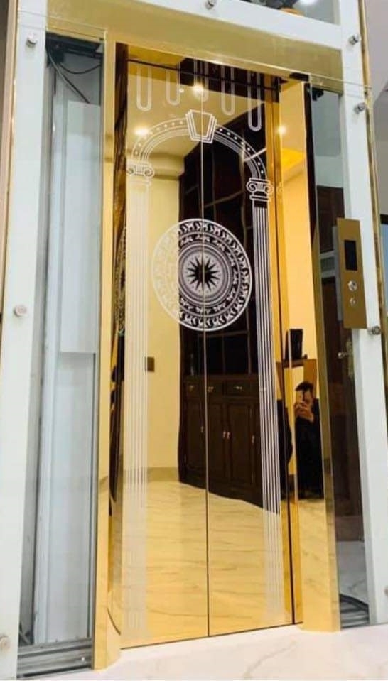 Cho thuê nhà Nguyễn Khánh Toàn Vỉa hè Thang máy; 117m2* 4T- 45 Tr