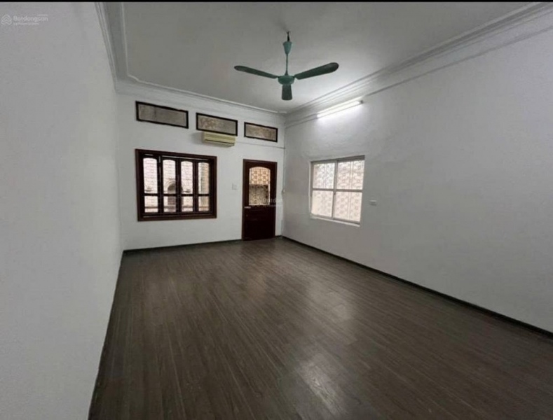 Cho thuê nhà Nguyễn Trãi 43m2 x 3.5 tầng 2 ngủ 8 Triệu KD kho ở gđ nhóm đi làm