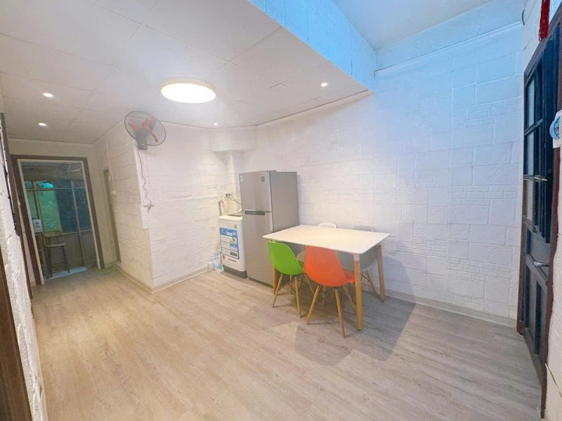 Cho thuê nhà Tập thể Ngọc Khánh tầng 3- 80m2 2PN 1 WC 10 Triệu vào ngay