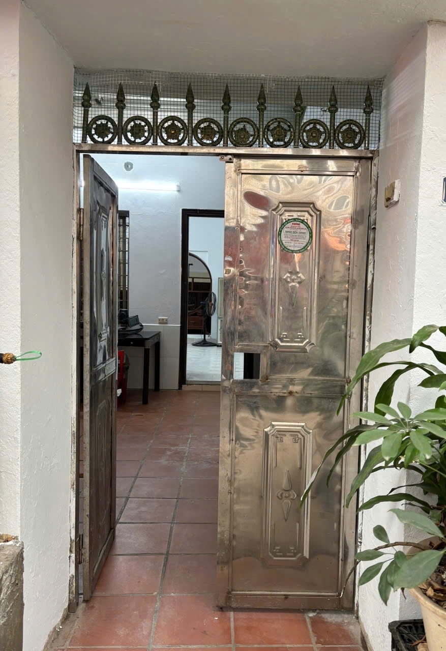 Cho thuê nhà tập thể tầng 1 Kim Liên 65m2 8 Triệu KD online ở gđ nhóm VP cty