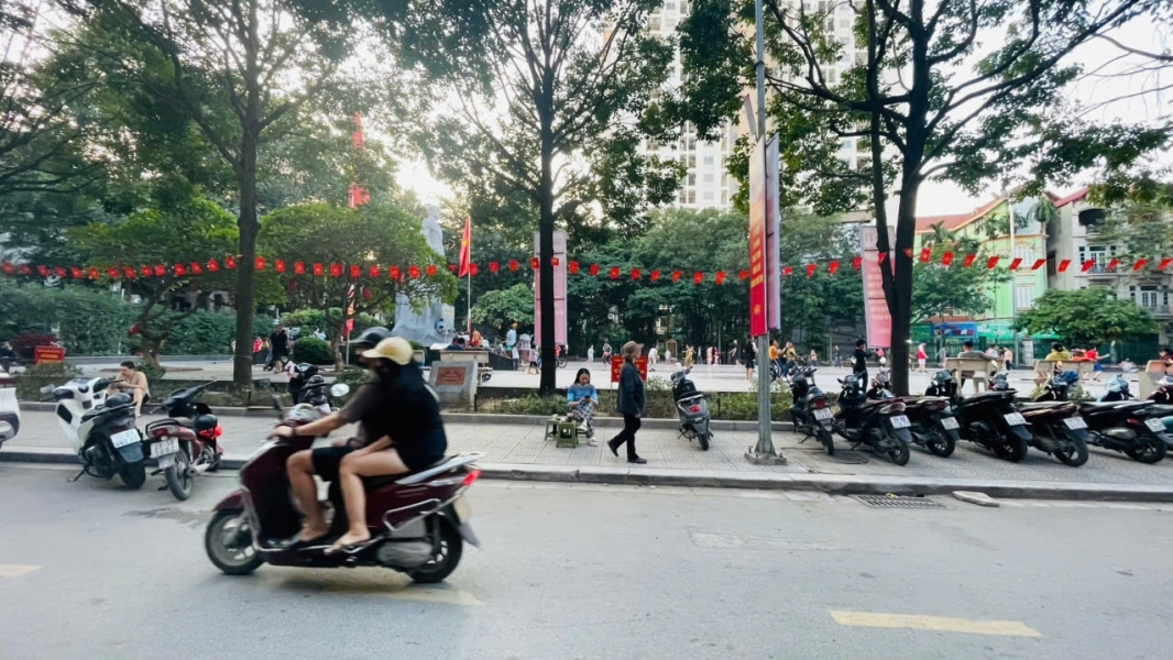 Cho thuê nhà tập thể tầng 1 Lương Khánh Thiện 65m² Ô tô đỗ cửa ngày đêm 7 Triệu