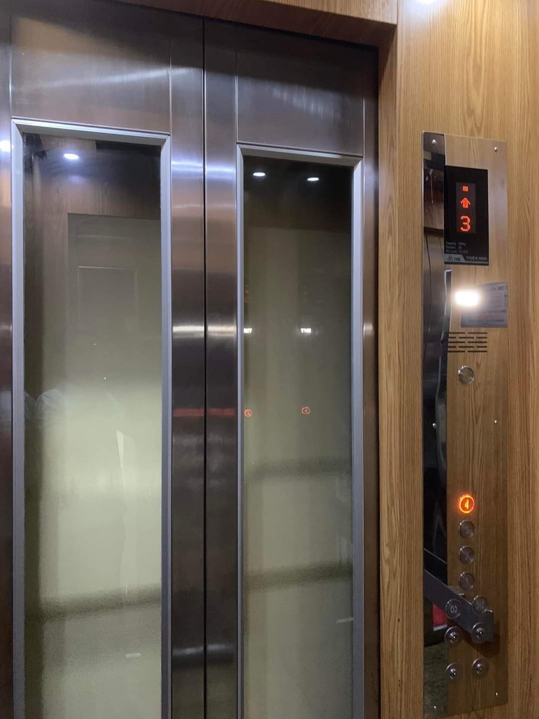 Cho thuê nhà Thang máy PCCC Vỉa hè 139m2- 6T P. Chùa Láng_87 Tr