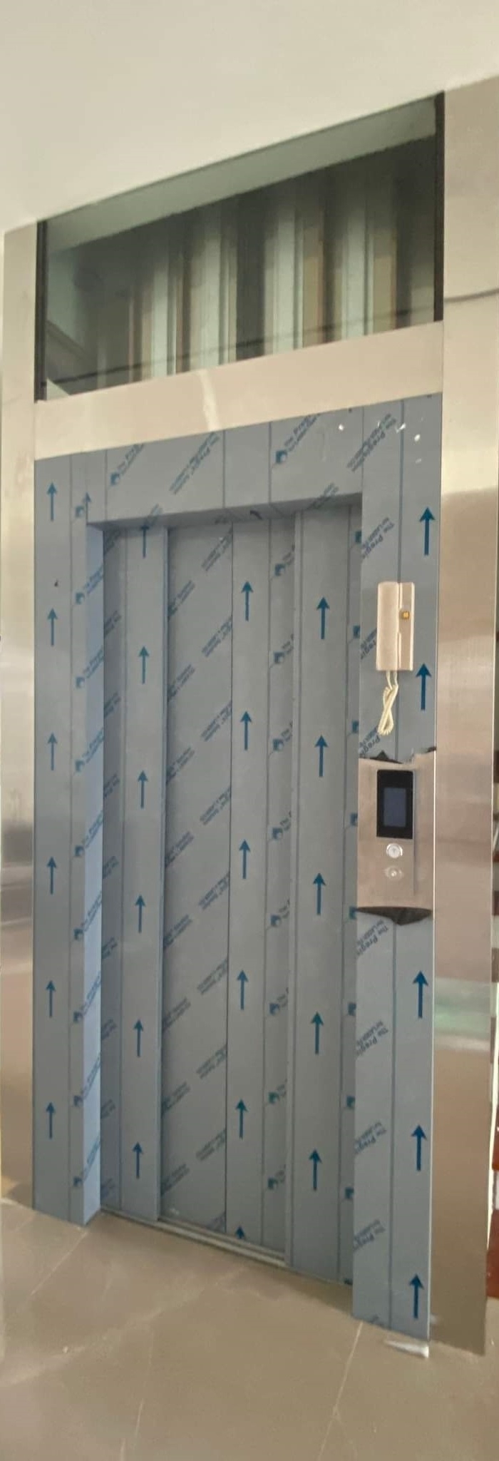 Cho thuê Nhà VP Nhà Hàng KD Hoàng Cầu 102m2x 5T vỉa hè 31 Tr