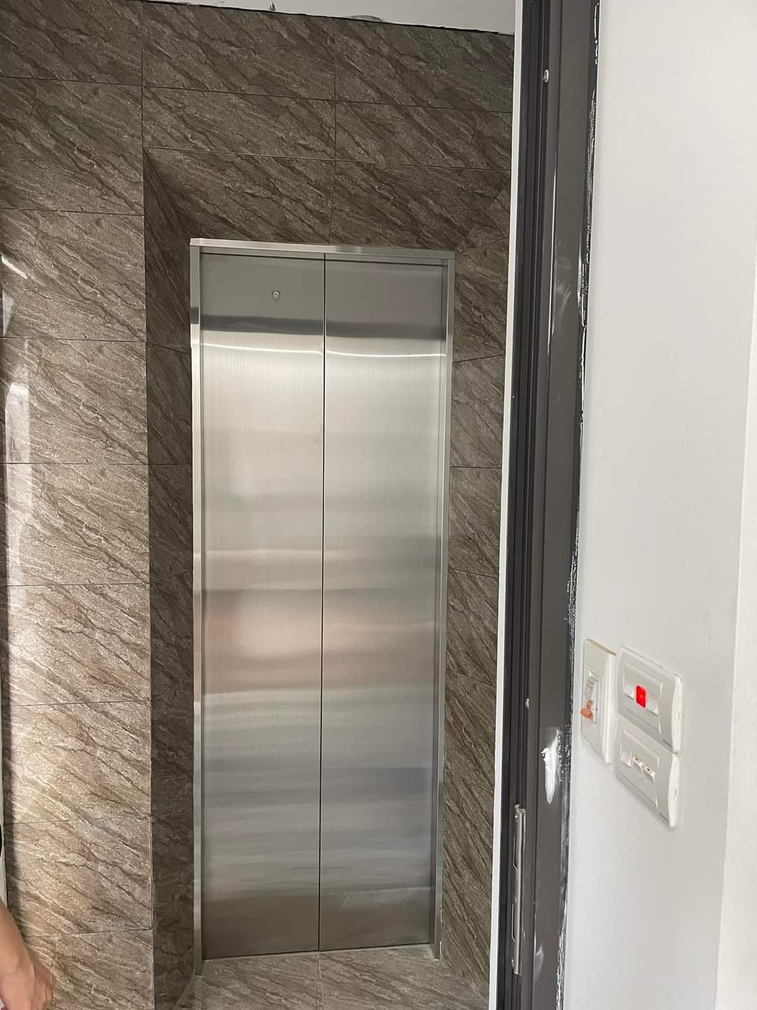 Cho thuê Nhà VP Nhà Hàng KD Lương Đình Của 109m2x 4T vỉa hè 30 Tr