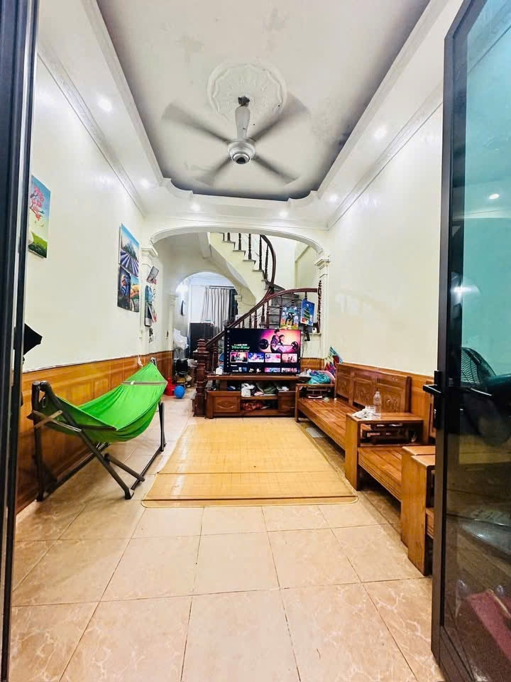 Cho thuê nhà Yên Duyên Yên Sở 38m² x 4 tầng 4PN 3 WC 9 triệu/tháng