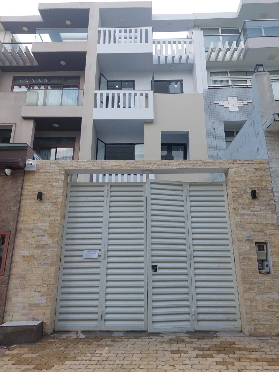 CHO THUÊ PHÒNG NHÀ MẶT TIỀN BÌNH HƯNG – KDC 6B INTRESCO – NHÀ MỚI 100%