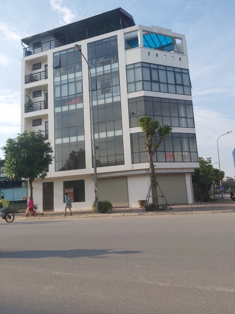 Cho thuê T O À (VĂN-PHÒNG)-M.PHỐ Ngô Xuân Quảng.Gia Lâm Hà Nội 110m2x8T thang máy tầng hầm PCCC vị