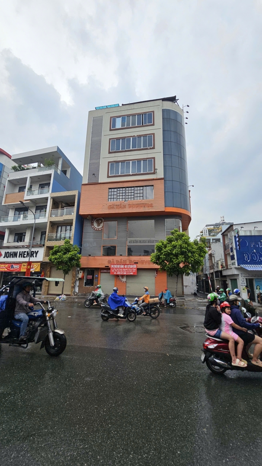 CHO THUÊ TÒA NHÀ GÓC 2 MẶT TIỀN 661 LŨY BÁN BÍCH P. PHÚ THỌ HÒA Q. TÂN PHÚ – VỊ TRÍ ĐẮC ĐỊA HIẾM CÓ