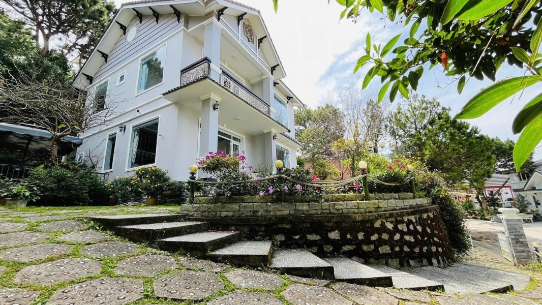 Cho thuê villa khu nghĩ dưỡng Nam Hồ Phường 11 Đà Lạt giá 35 triệu