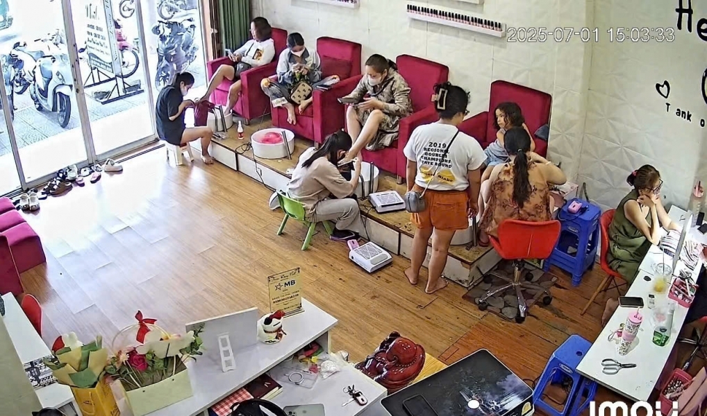 Đà Nẵng ! Cần sang tiệm nail MT đường ngũ hành sơn Bắc Mỹ An Ngũ Hành Sơn chính chủ: 0796652829