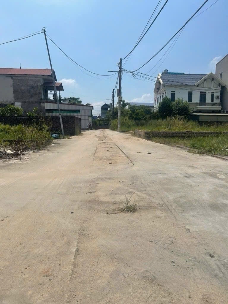 Đất đẹp thôn Ấp Tre (Tổ 9 Quang Minh) Mê Linh. Vuông vắn MT rộng đường thông bàn cờ