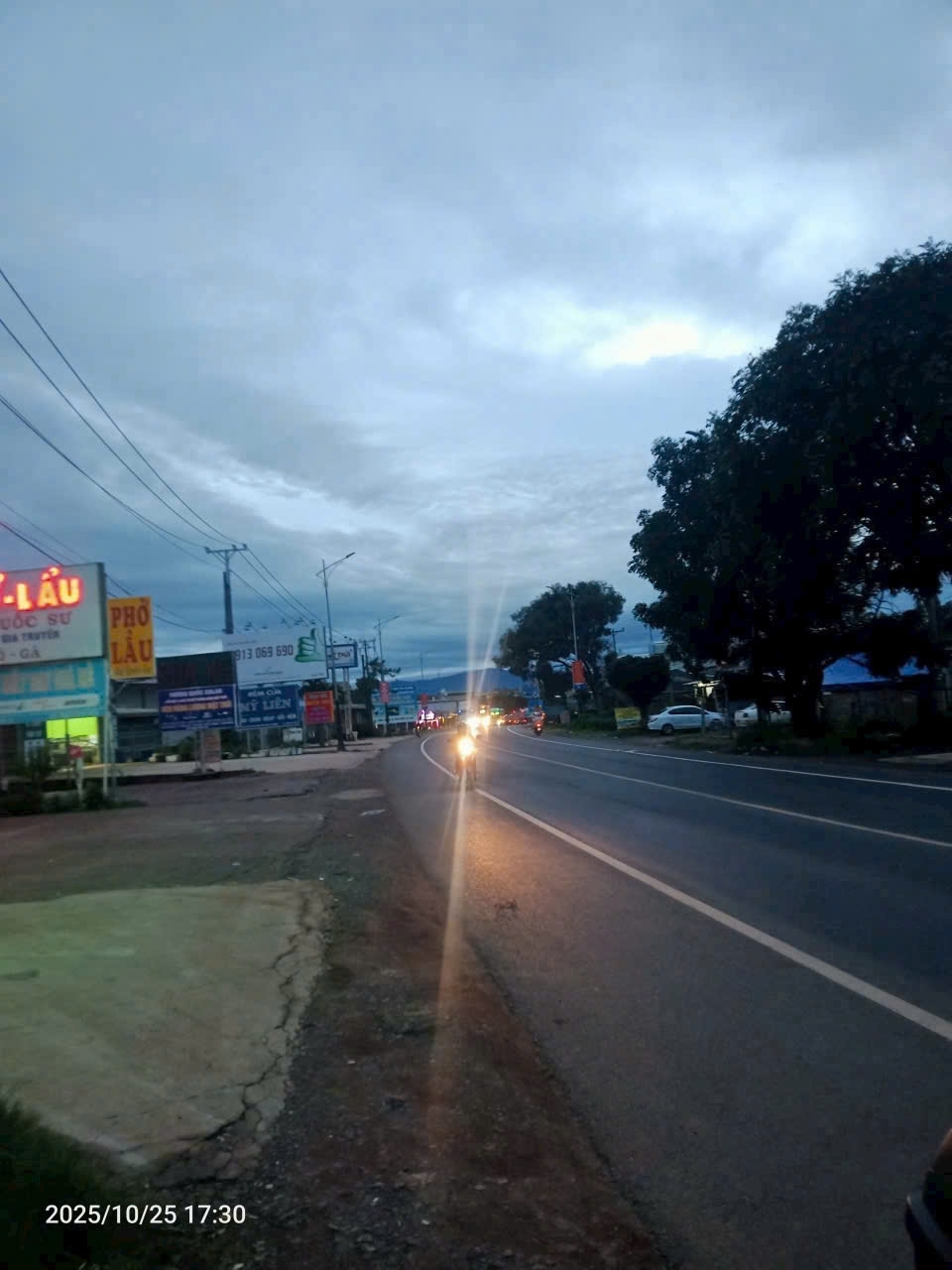 Đất mặt tiền ql20, gần ngã 3, kinh doanh sầm uất, đức trọng, lâm đồng