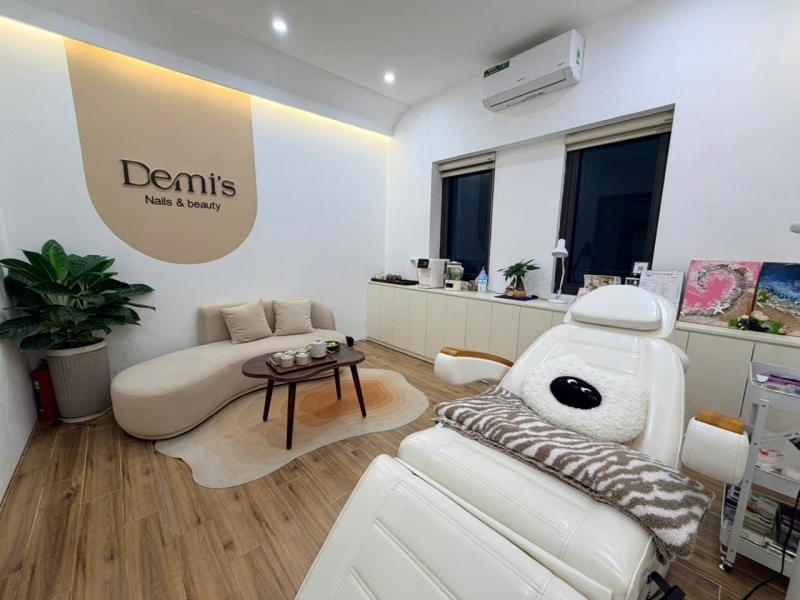 Do công việc cá nhân quá bận rộn không có thời gian trực tiếp quản lý và chăm sóc tiệm