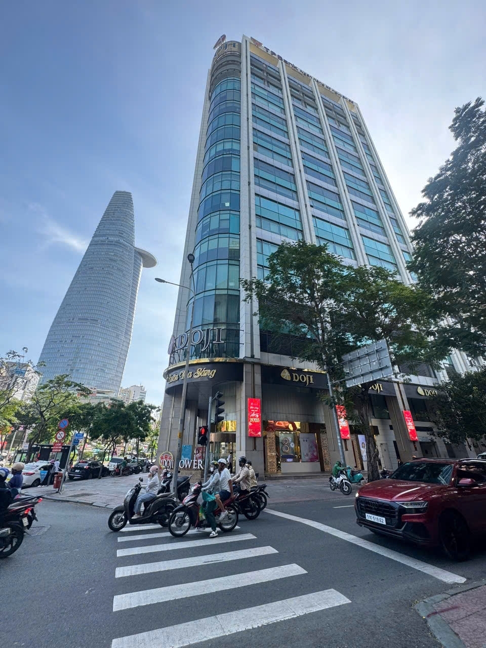 ĐÔN TÔN CHÀO BÁN - BÁN NHÀ MẶT TIỀN Đ.HÀM NGHI P.NGUYỄN THÁI BÌNH QUẬN 1 - NGANG 82M * 18M  VUÔNG