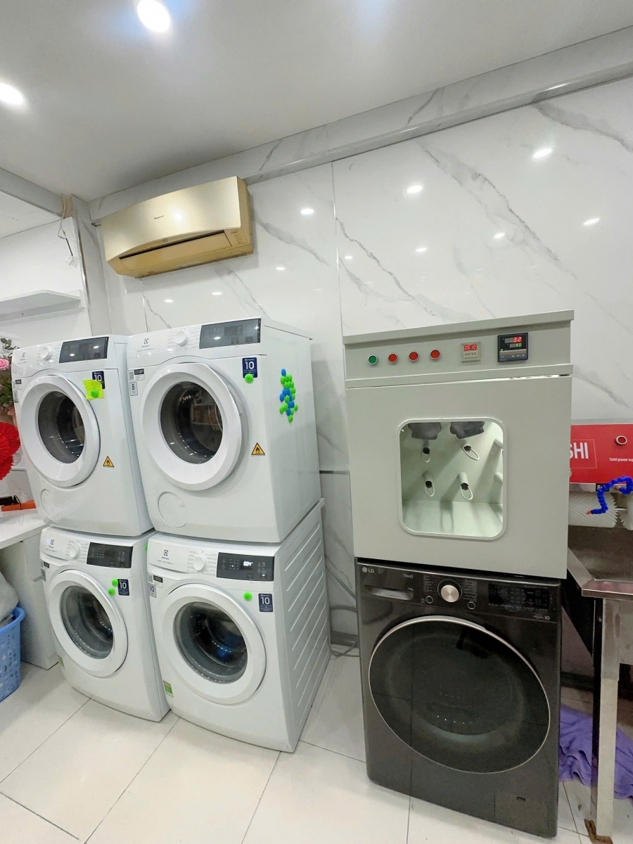 Em cần sang nhượng tiệm giặt đang hoạt động ổn định full đồ không cần đầu tư thêm.