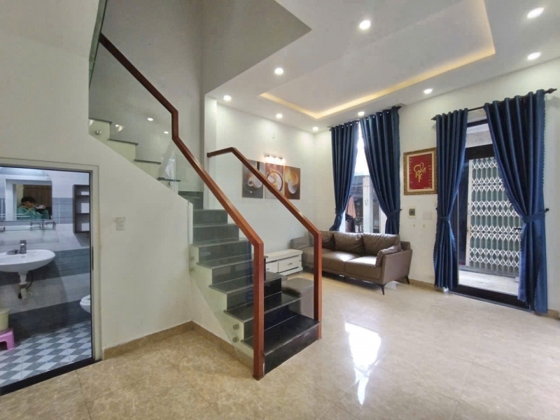 ♣ Gần K408 Hoàng Diệu 51m2 3 tầng 3PN khép kín sân thượng trước-saurộng thoáng 3.xx tỷ