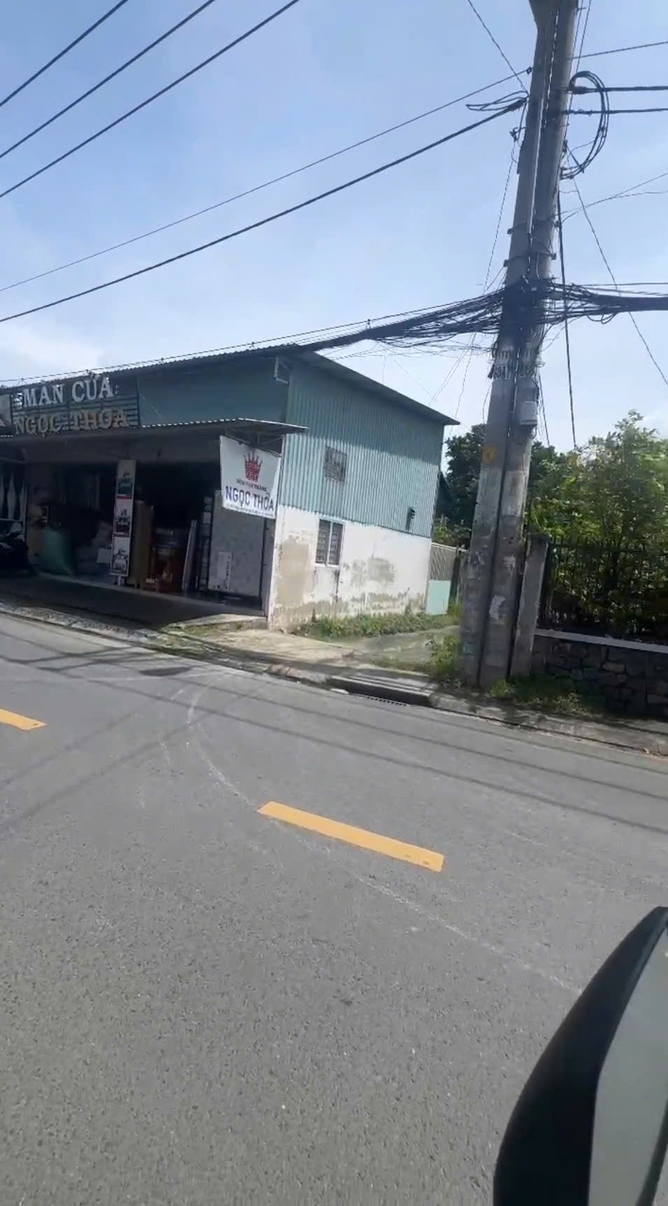 GẤP BÁN NHÀ CẤP 4 (10x20) 2MT NHỰA THÔNG LIÊN XÃ HM - VỊ TRÍ VÀNG