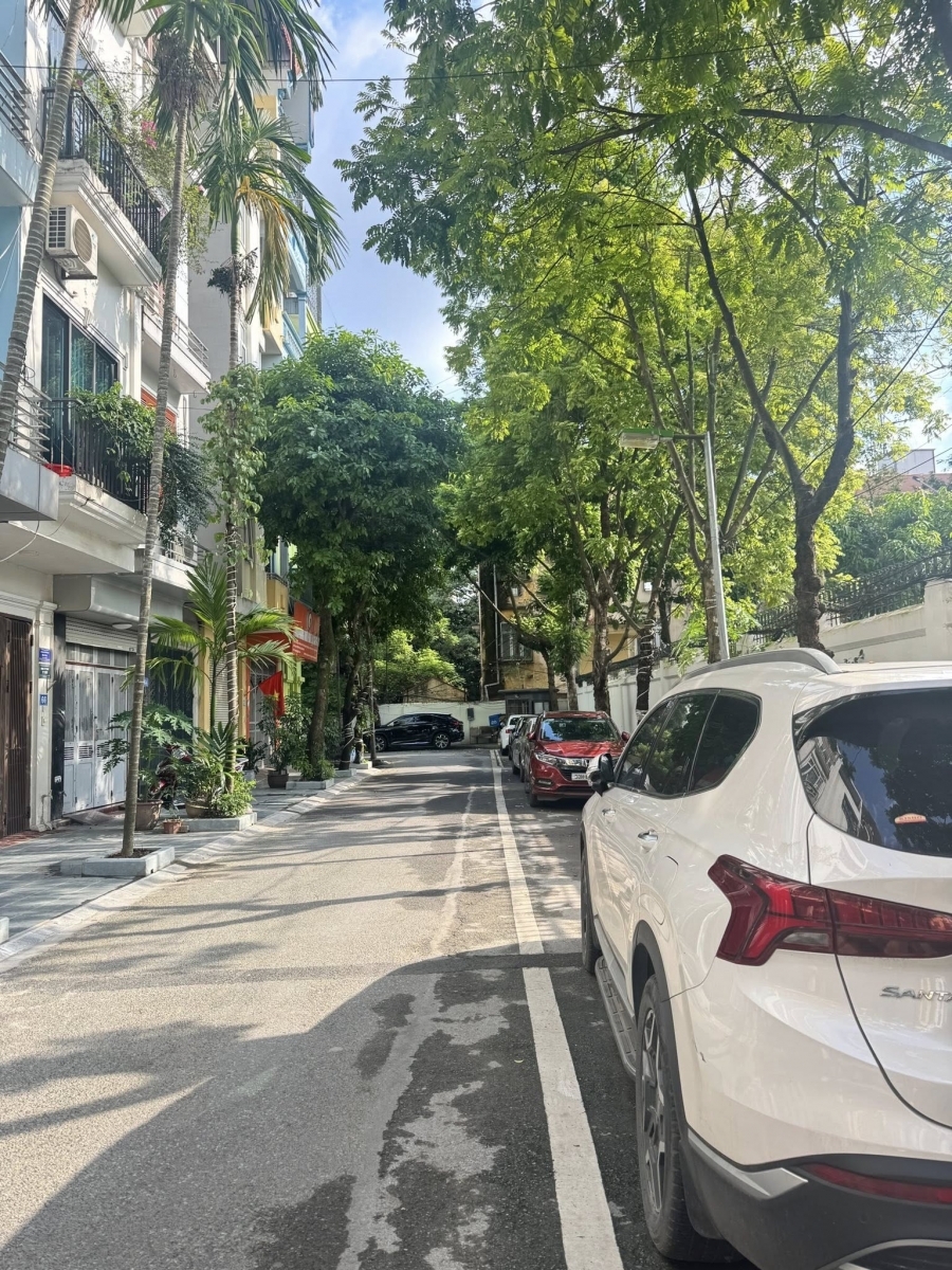 Giá tốt bán nhà Hoàng Quốc Việt ngõ rộng gần ô tô 77m chỉ 13.5 tỷ