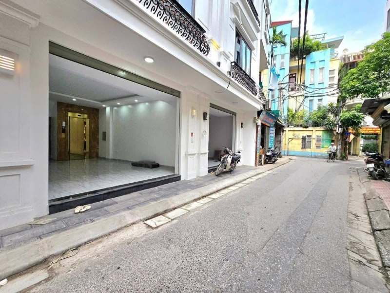 Giá tốt bán nhà Lạc Long Quân ô tô vào nhà 5 tầng mặt tiền rộng nhà đẹp ở ngay chỉ 15 tỷ