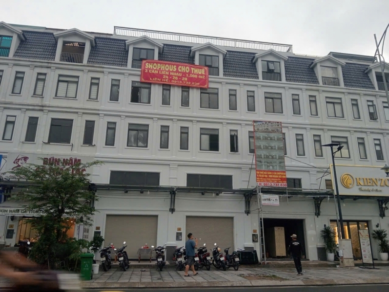 GIÁ TỐT: CHO THUÊ 3 CĂN SHOPHOUSE LIỀN THÔNG NHAU 300M2( DTSD 1.500M2) -ĐỐI DIỆN GLOBAL CITY TP.THỦ