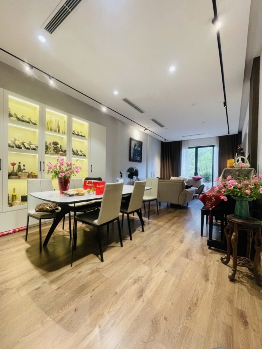 Giá tốt khu vực bán nhà Quần Ngựa Văn Cao ô tô tránh 80m 5 tầng