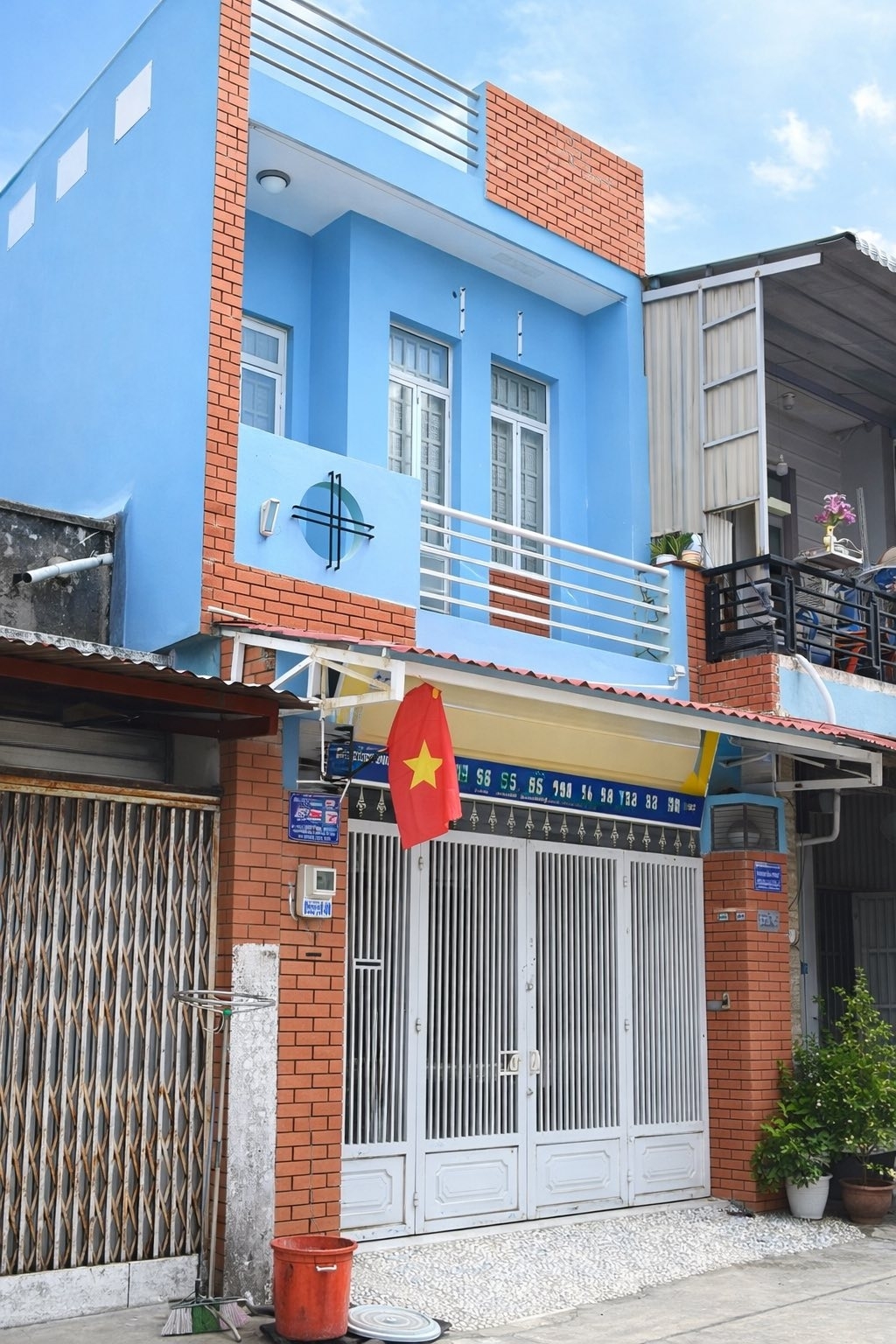 GIÁP AEON TÂN PHÚ  ĐƯỜNG 8M XE TẢI TRÁNH  NHÀ ĐẸP 2 TẦNG 56M NHỈNH 5 TỶ