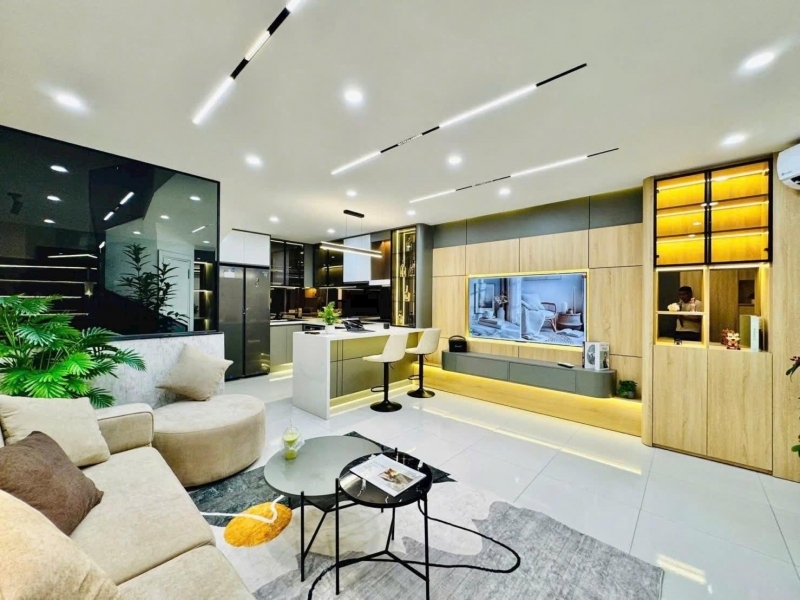 HÀNG HIẾM-Mặt Tiền NGÔ QUYỀN Trung Tâm Quận 5 (4.2x20.2) 5 Tầng-CHỈ 32 TỶ