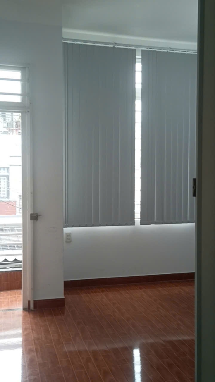 HẺM XE HƠI THÔNG LÂM THỊ HỐ - RA ĐƯỜNG XE TẢI TRÁNH - NHÀ 3 TẦNG ĐÚC -VÀO Ở NGAY 60M2 - CHỈ 4.5 TỶ