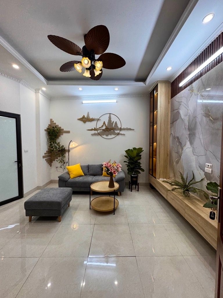 Hiếm -Bán nhà đẹp Bồ Đề- Oto Đỗ Cổng- full Nội thất 35m 5 tầng nhỉnh 7 tỷ(TL)