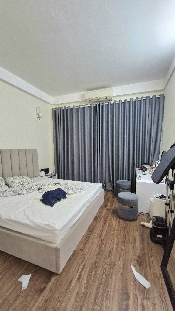 Hiếm- BÁn nhà đẹp Nguyễn Sơn- Dân Xây- Full NT- Oto- Ô chờ thang máy 50m 5 tầng nhỉnh 10 tỷ(TL)