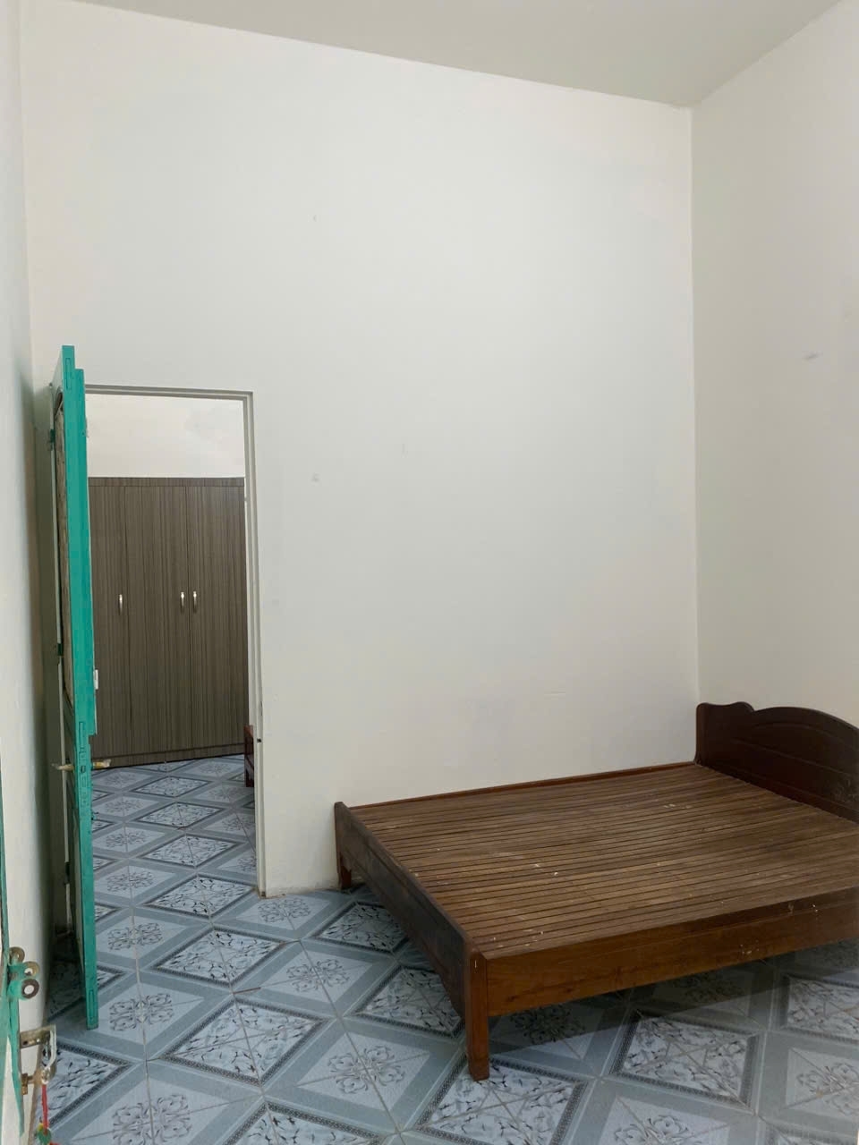 Hiếm căn hộ tầng 2 Trương Định 50m2 2 ngủ 1 vệ sinh chỉ 5 Triệu ở gđ nhóm ít người