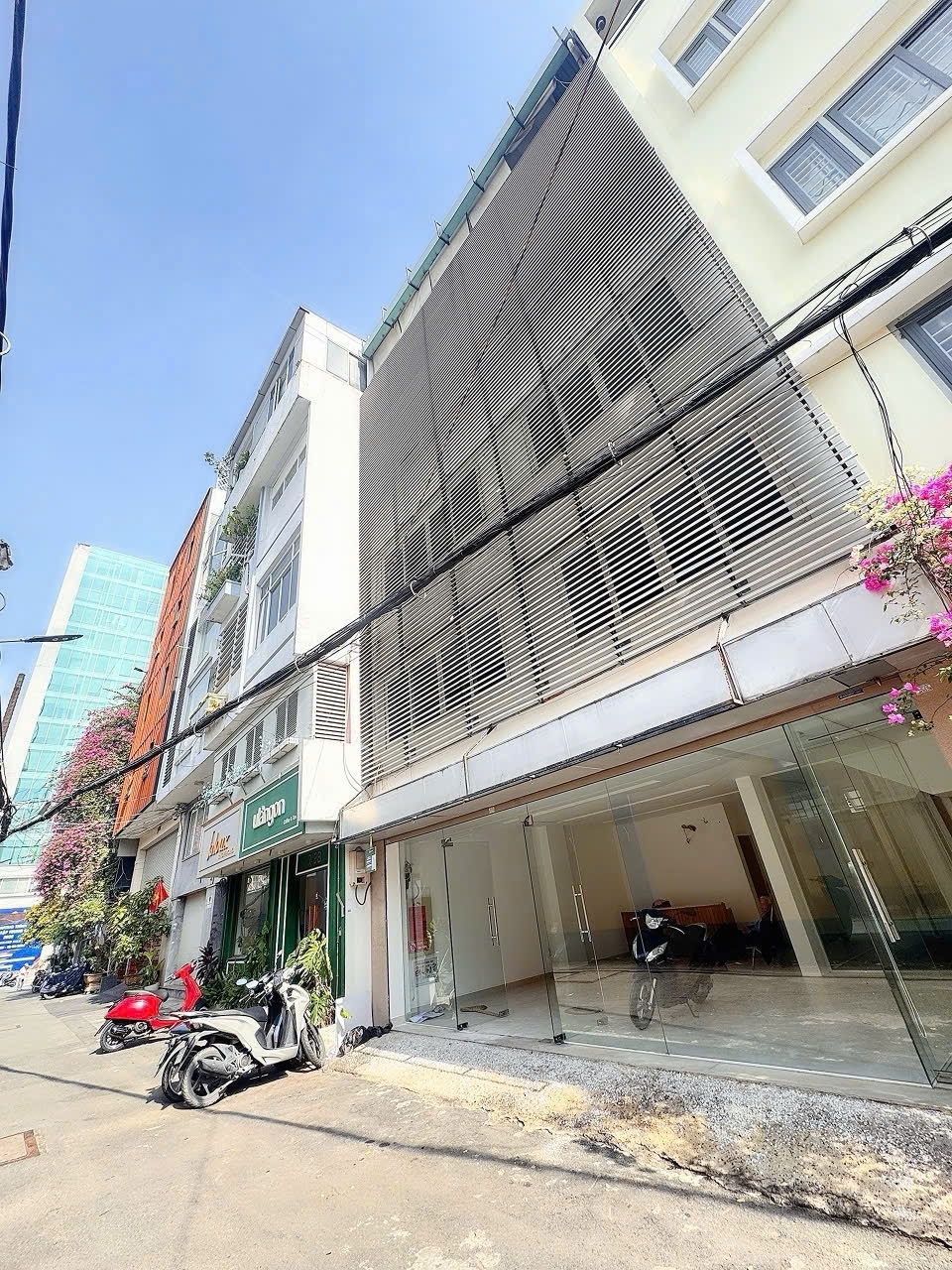 HIẾM NGANG LỚN 8M*85M VUÔNG ĐẸP - BÁN NHÀ 5 TẦNG THANG MÁY - MẶT TIỀN HXH 8M Đ.NGUYỄN THỊ MINH KHAI