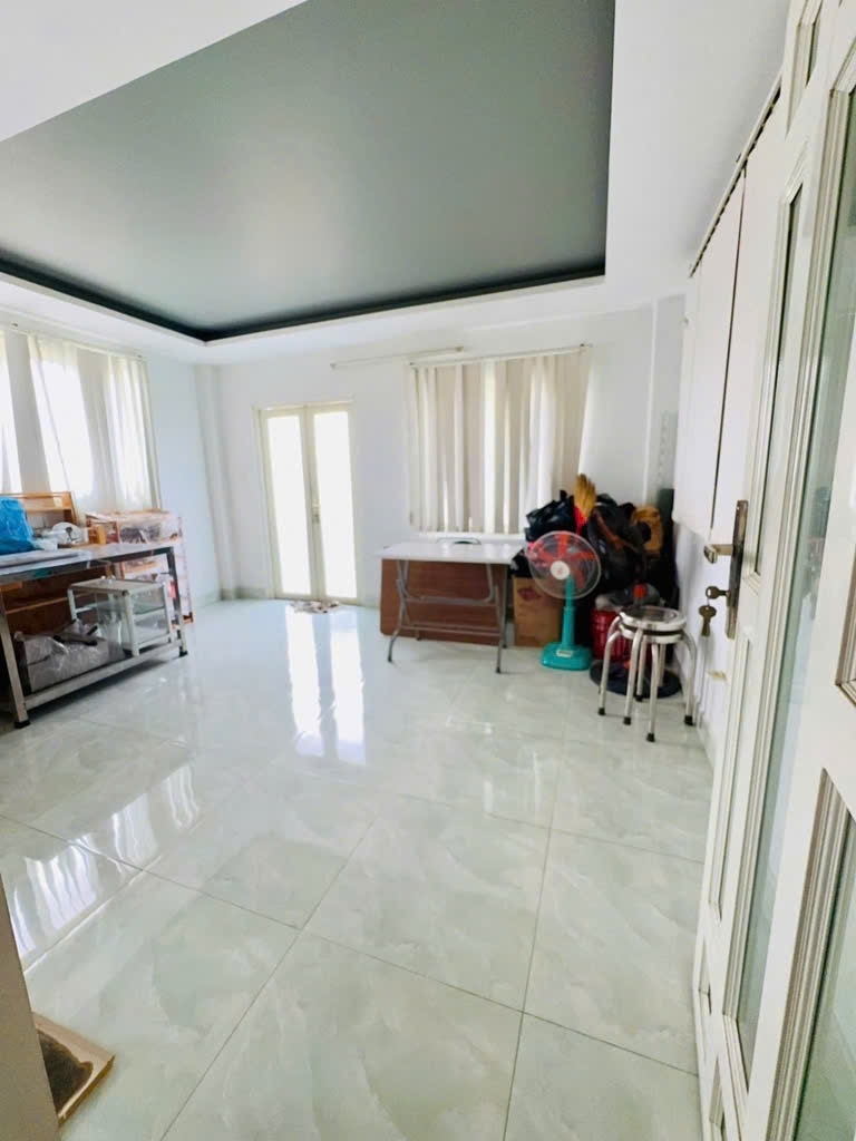 Hiếm nhà bán Chỉ 6 tỷ6 P10 Gò vấp 235m2 SD 5 tầng ngang bự 5.5m Xe hơi vào nhà gần