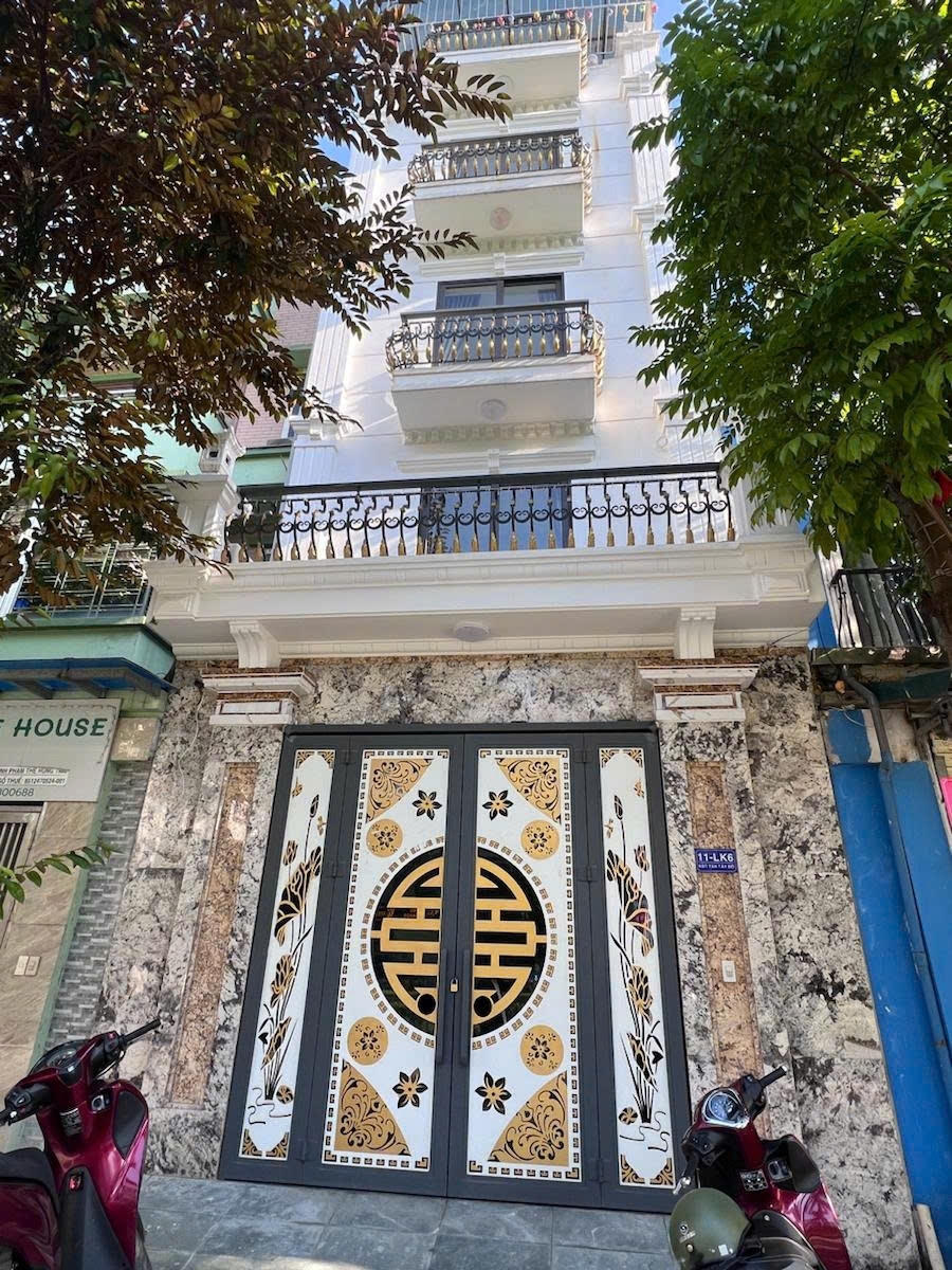 HIẾM!NHÀ LÔ GÓC HÀM NGHIOTO NGỦ TRONG NHÀKINH DOANHDT:60M2X4TMT:6M14TY