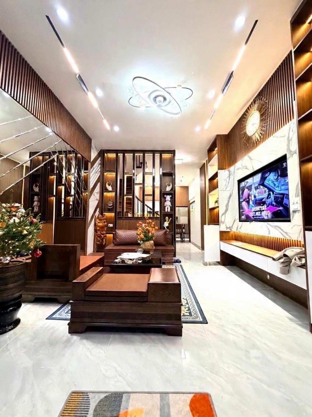 hồ tùng mậu 40m x5 tầng 108 tỷ.gần phốgần ô tôfull nội thất đẹp