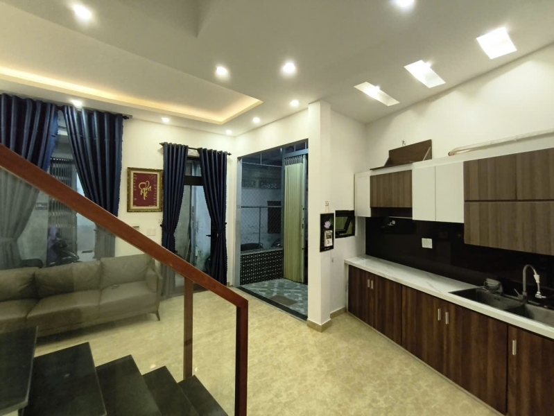 ♪ Hoàng Diệu 50.1m2 3 tầng 3PN rộng WC trong sân thượng trước sau 3.xx tỷ