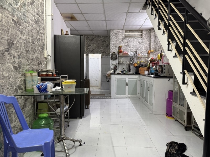 ♪ Hoàng Diệu kiệt rộng thông ~ 40m2 gác đúc 2PN 2WC sân rộng chỉ 2.75 tỷ