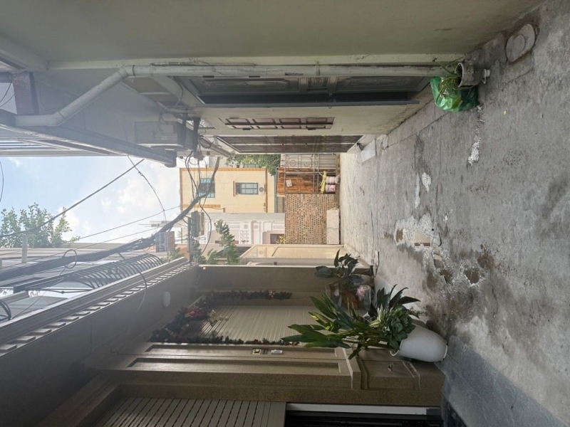 Hơn 6 tỷ nhà c4 phố trạm 35m x 3m5 oto đỗ cổng hiếm trong phân khúc. LH 0936123469