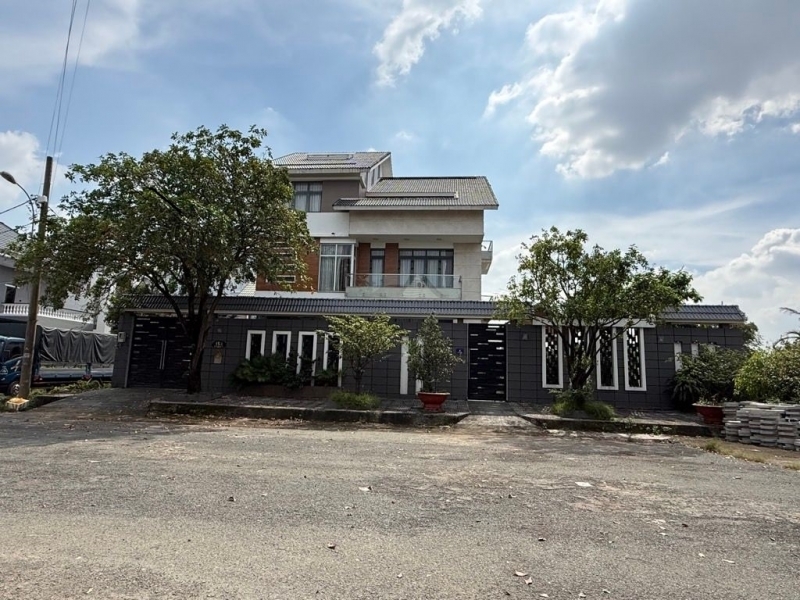 khu biệt thự Q12 600 m2 4 Tầng View con sông Giá tốt Đường Lớn 25m