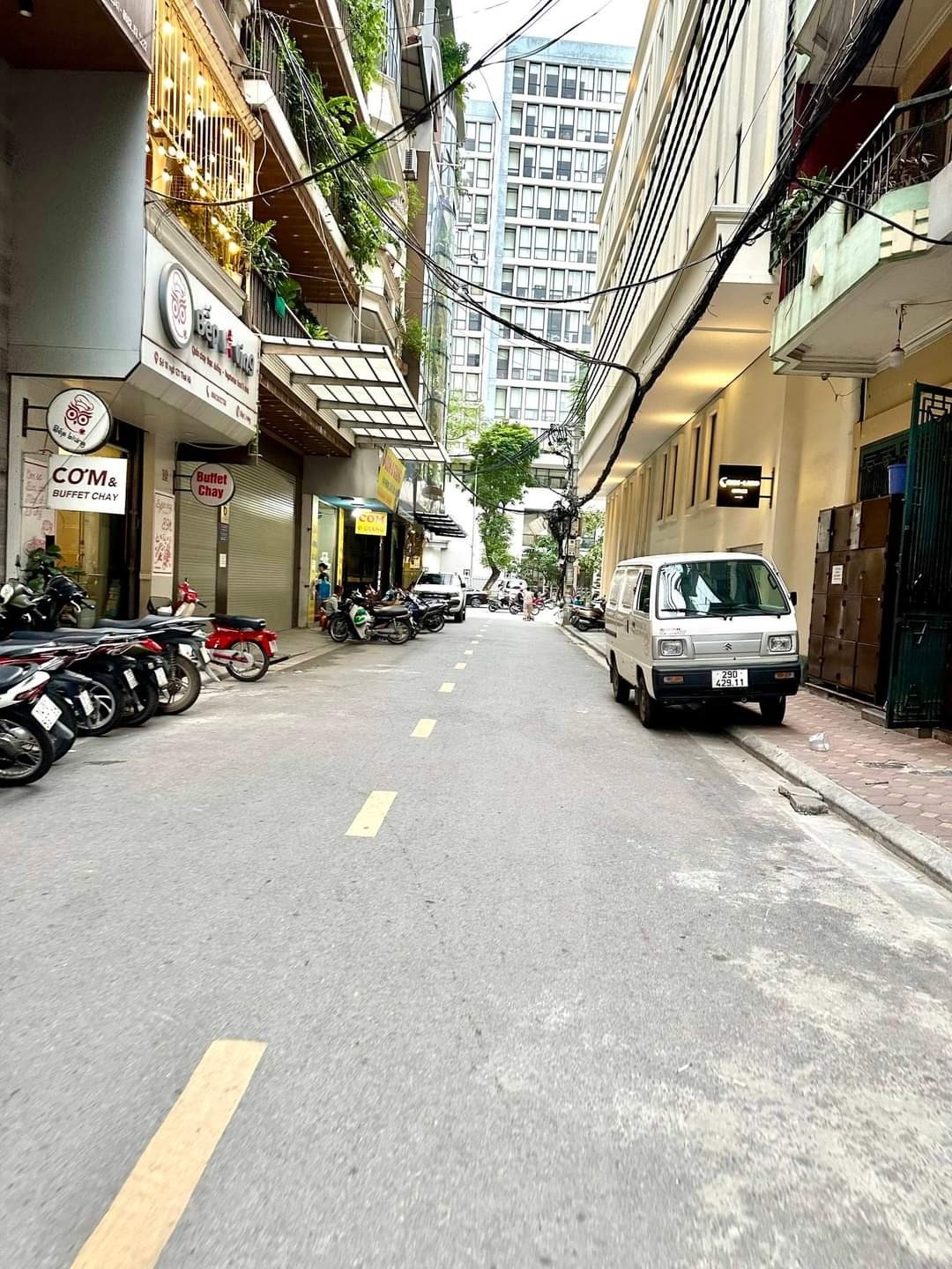 KHU VIP THÁI HÀ HOÀNG CẦU PHÂN LÔ Ô TÔ VỈA HÈ KINH DOANH SẦM UẤT GIÁ 31 TỶ.