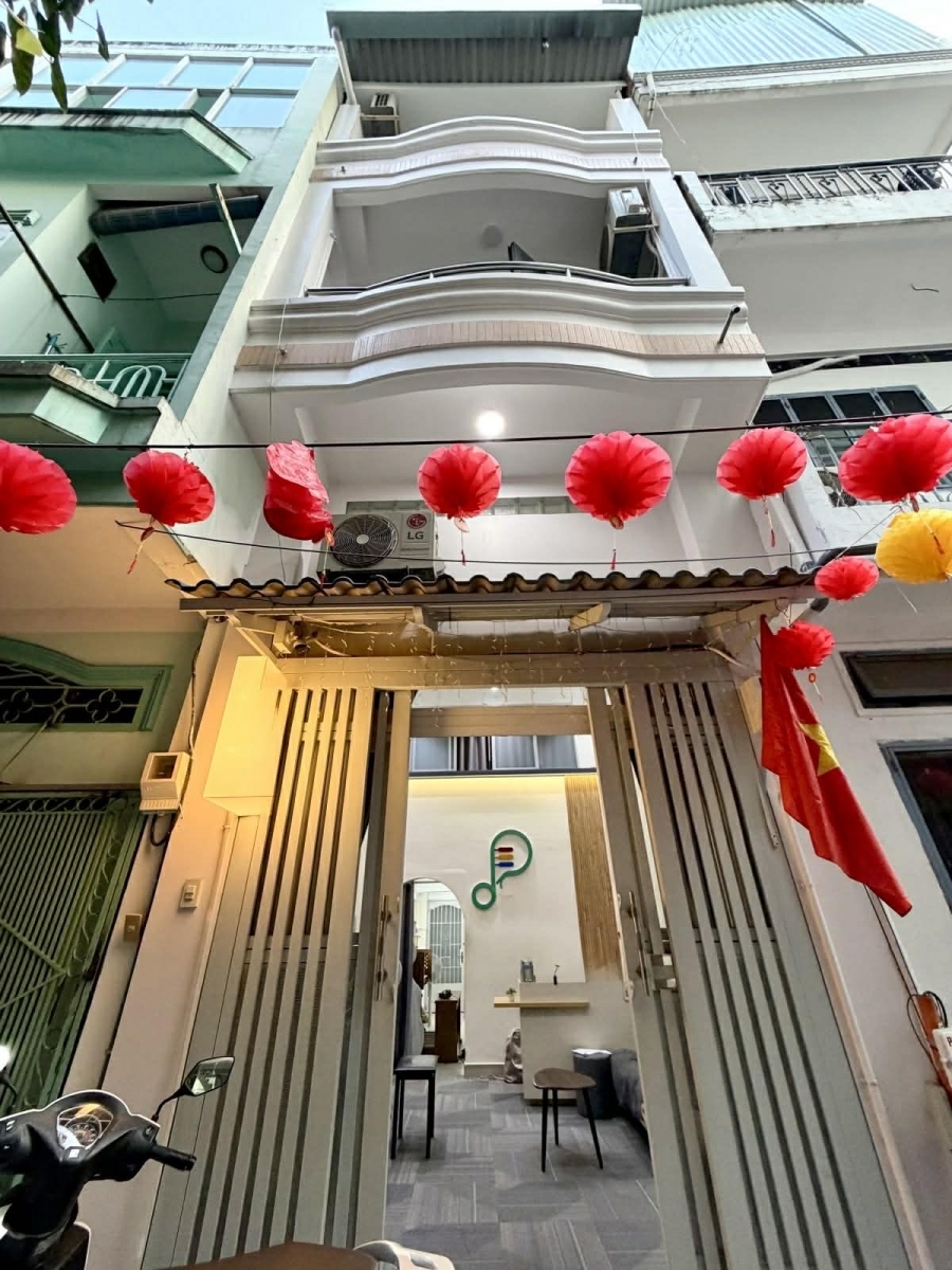 LÊ VĂN SỸ- P12 - 3.7x10.5- 5 TẦNG - 3PN - 2 MẶT HẺM XE HƠI - SÁT MẶT TIỀN - ĐANG KINH DOANH TỐT -