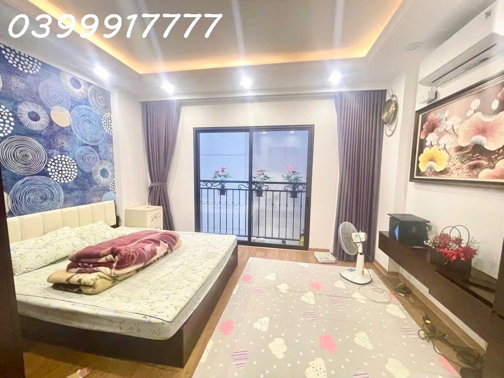 lô góc sát phố ô tô đỗ cổng 10 mét ra phố 5 tầng 6 ngủ full nội thất
