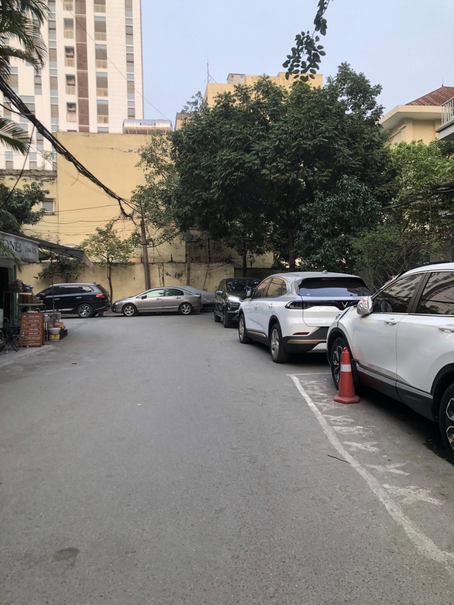 Mặt ngõ Hoàng Cầu ô tô tránh kinh doanh 2 thoáng 100m 5 tầng 32 Tỷ