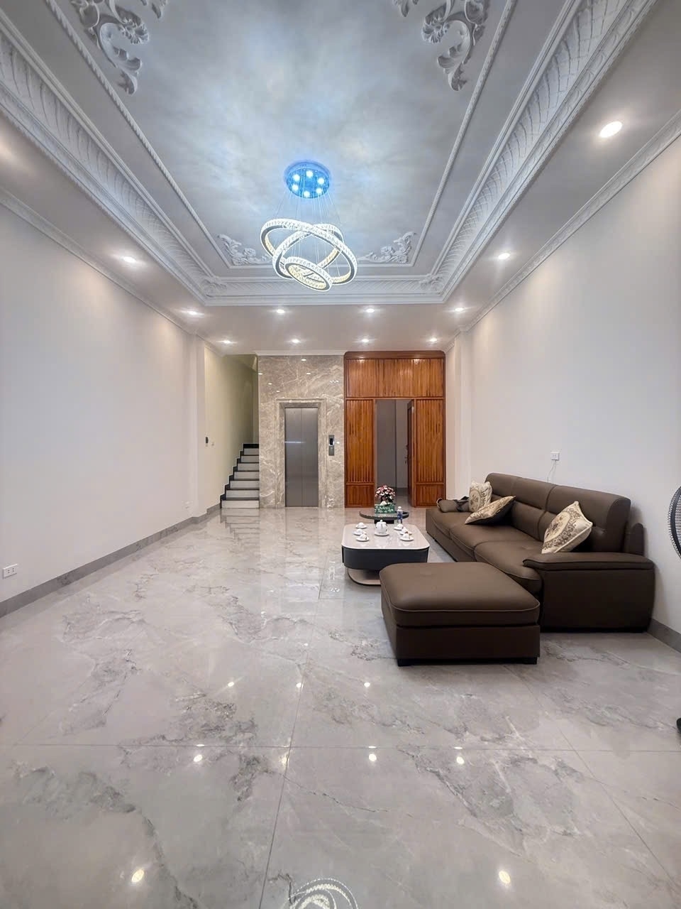 MẶT PHỐ MIMH KHAI HAI BÀ TRƯNG GIÁ 255 TỶ 42m2 5 TẦNG THANG MÁY VỪA Ở VỪA KINH DOANH -SPA