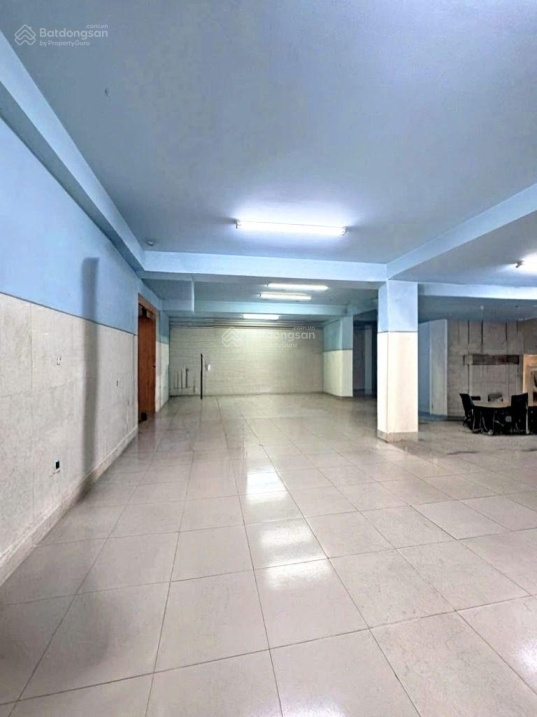 MẶT TIỀN DẠ NAM--DƯƠNG BÁ TRẠC SÁT QUẬN 1- 5 TẦNG THANG MÁY SỊN SÒ - 5x20m  DÒNG TIỀN 70tr/tháng