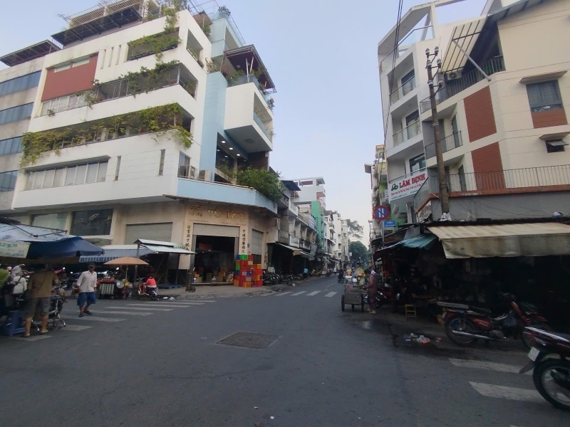 MẶT TIỀN KINH DOANH Cực Sầm Uất Quận 5_5Tầng (4x16) 6Pn Mới đẹp Vào Ở KD Ngay.24 Tỷ Xíu