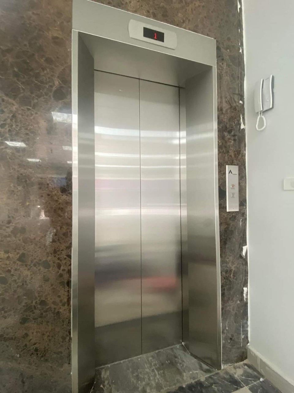 Mình cho thuê nhà đẹp căn góc Nguyễn Thị Định 93m2x 4T vỉa hè 31 Tr